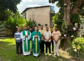 Seminaristas participam de encontro com Dom Dirceu durante o período de férias