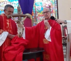 Dom Petrini preside a celebração da Paixão de Cristo na Catedral Diocesana