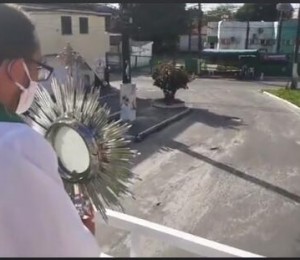 Translado com o Santíssimo Sacramento marca a comemoração dos sete anos da Paróquia Santa Luzia