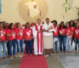 Sacramento da crisma é realizado na Paróquia São João Batista   
