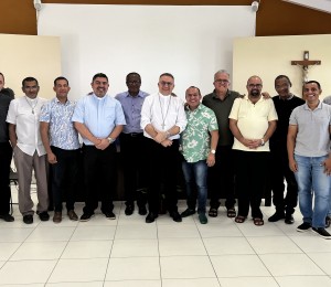 Padres com tempo de ordenação de 11 a 25 anos participaram de encontro 