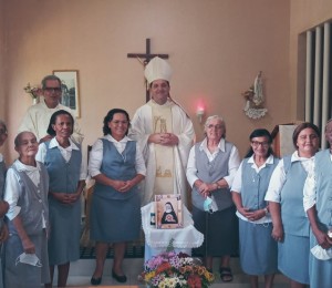 Fraternidade Caminho do Discipulado celebra sua padroeira e recebe Dom Dirceu pela primeira vez