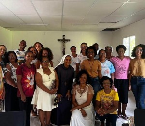 Paróquia do Divino Espirito Santo promoveu encontro para Catequistas e para Missionários do Movimento Mãe Rainha