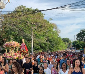 Multidão de Fiéis Celebra a Festa do Padroeiro Diocesano, São Thomaz de Cantuária