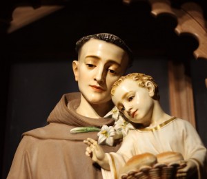 Festejos em honra a Santo Antônio acontecem em diversas comunidades da Diocese de Camaçari, confira a programação 