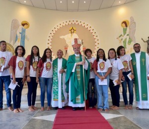 Jovens da Paróquia São João Batista receberam o sacramento da confirmação