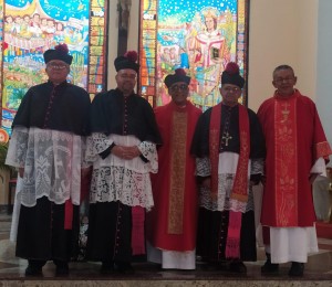 Cônegos celebram liturgia das horas e Santa Missa na Catedral