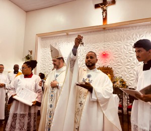 Padre Ronaldo Galdino toma posse como novo pároco da Paróquia São Francisco de Assis em Candeias
