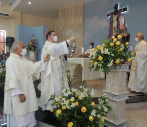 Paróquia São Bento acolhe pela primeira vez Dom Dirceu durante festa solene do Padroeiro