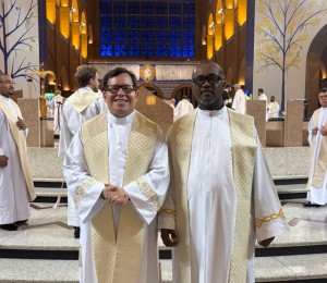 Pe. Luiz Felipe e Pe. Valmir representam Diocese de Camaçari no Encontro Nacional de Presbíteros