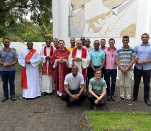 Seminaristas participam de manhã de convivência e partilha com Dom Dirceu