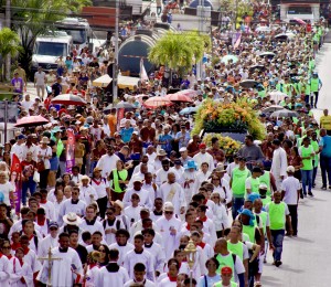 Peregrinação de Fé e Luz  fortalece a devoção popular a Nossa Senhora das Candeias 