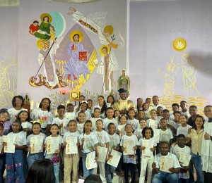 Paróquia Santa Marcelina celebrou Primeira Eucaristia de 50 crianças