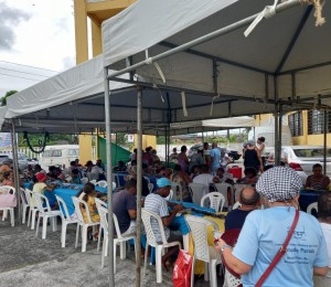 Paróquia São Miguel de Cotegipe promoveu almoço solidário especial de Natal para os pobres e moradores de rua