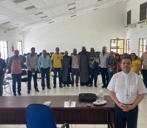 Membros das Novas Comunidades participaram de primeiro encontro com Dom Dirceu