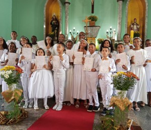 Paróquia São Roque celebra Primeira Eucaristia de crianças e adolescentes em Terra Nova