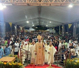 Devoção e tradição: fiéis celebram São Miguel Arcanjo em Simões Filho