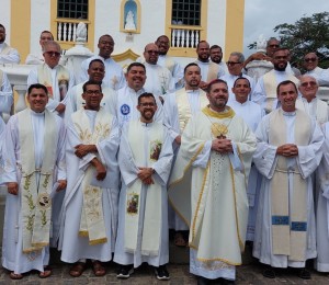 Clero da Diocese de Camaçari participou de confraternização em alusão ao dia do padre