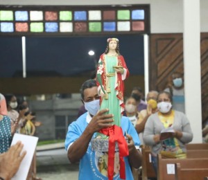 Santa Luzia, protetora dos olhos, é celebrada em Paróquia de Camaçari