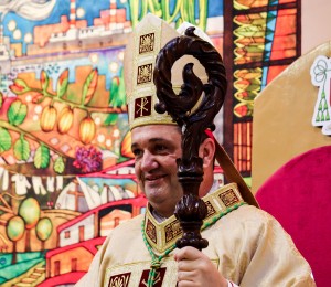 Dom Dirceu de Oliveira Medeiros toma posse como bispo de Camaçari na Catedral São Thomaz de Cantuária