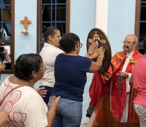 Caravana Missionária de Jesus das Santas Chagas, da Obra Evangelizar, visita paróquias da Diocese de Camaçari