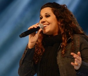 Eliana Ribeiro faz show nesta segunda (12/08) nos festejos da Padroeira  de Dias D'Ávila
