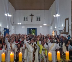 Paróquia do Divino Espírito Santo encerrou atividades do mês dedicado às Famílias com noite oracional