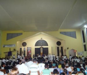 Catedral fica lotada em momento de oração ao Papa Bento XVI