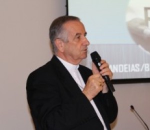 Dom Petrini se reúne com outros bispos para tratar de Associação de Famílias 