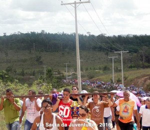 Semana Santa : Juventude realiza via sacra diocesana em Camaçari