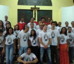 Jovens e Adultos receberam o sacramento da crisma em Camaçari