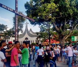 Sexta-Feira Santa : Fiéis participam da Via Sacra da Juventude