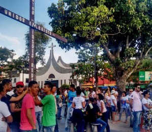 Sexta-Feira Santa : Fiéis participam da Via Sacra da Juventude