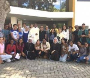 Jovens participam de encontro vocacional diocesano