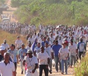 Peregrinação ao Santuário Nossa Senhora das Candeias reúne homens em ato de fé e penitência