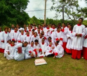 Coroinhas da Paróquia São Francisco renovam compromissos durante retiro espiritual
