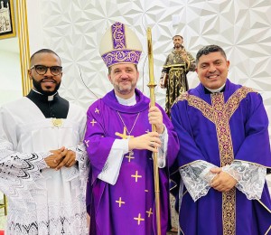 Paróquia São Francisco de Assis recebeu Pe.Alex Ameida como novo pároco e Pe.Juarez Machado como vigário Paroquial