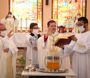 Missa dos Santos Óleos e renovação das promessas sacerdotais foi celebrada nesta quinta-feira santa