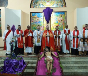 Sexta-Feira Santa : Atos litúrgicos marcaram o dia da Paixão do Senhor em Camaçari 