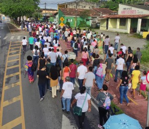 Caminhada penitencial marca  o quarto domingo da quaresma na Paróquia Santana em Camaçari 