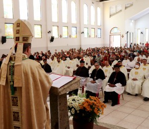 Missa da unidade reuniu sacerdotes, religiosos e leigos na Catedral Diocesana nesta quinta-feira santa (06/04)
