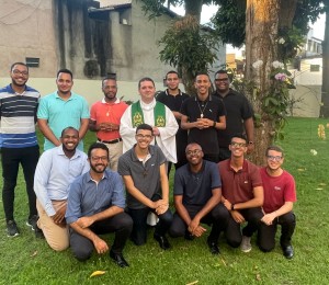 Seminaristas  participam de momento fraterno e formativo com Dom Dirceu