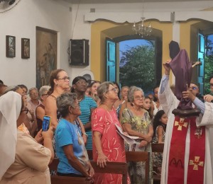 Tríduo Pascal nas Ilhas de Madre de Deus Fortalece Fé Católica e reúne Comunidades 