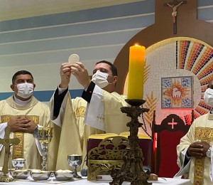 Dom Dirceu presidiu Missa Festiva de São José na Paróquia Frei Galvão 