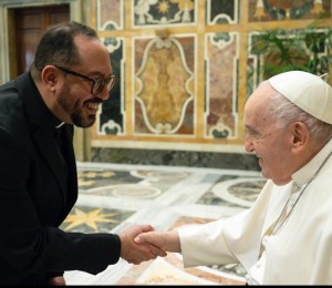 Pe Marcos Filgueiras e sacerdotes do Colégio Pio Brasileiro foram recebidos pelo Papa Francisco no Vaticano