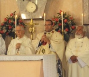 Dom Geraldo Majella celebra missa pelo 10º aniversário do Cônego Osmar Júnior 