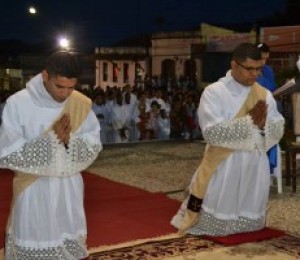 Ordenado segundo sacerdote da Diocese de Camaçari 