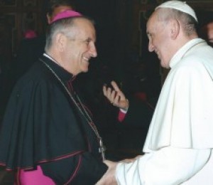 Dom Petrini conversa com Papa durante Plenária do Pontifício Conselho para a Família 