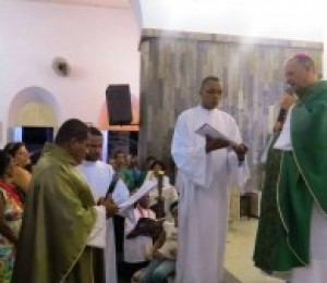 Novo pároco é empossado na paróquia de São Sebastião do Passé