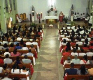 Jovens da Paróquia Sant'Ana recebem sacramento do crisma